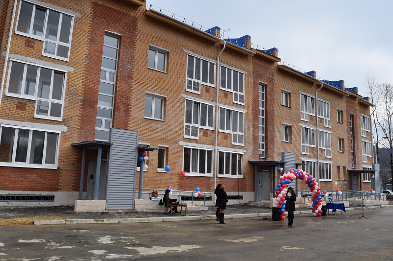 Новоселье отметили почти два десятка нефтяников в г. Облучье ЕАО, Фото с места события из других источников