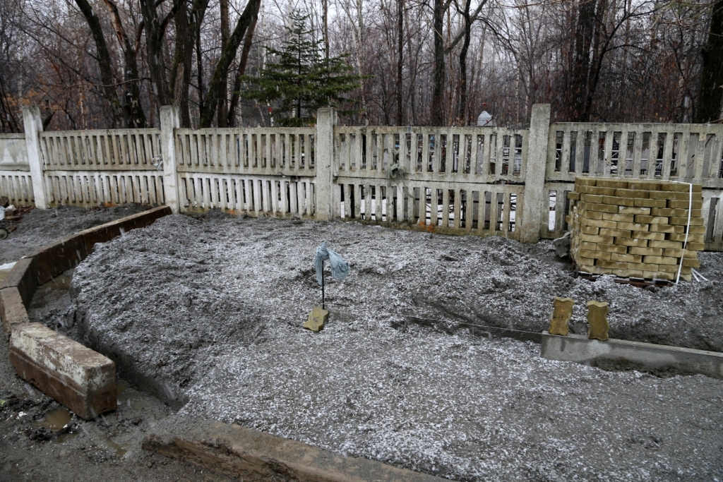Трудности ждут хабаровчан, решивших побывать на кладбище в день поминовения усопших, Фото с места события собственное
