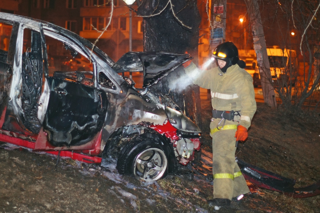 Автомобиль сгорел в результате ДТП, Фото с места события собственное