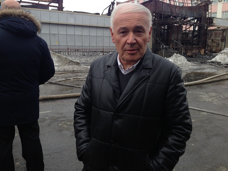 Проверить на пожарную безопасность все торговые центры Магадана потребовал глава региона, Фото с места события собственное