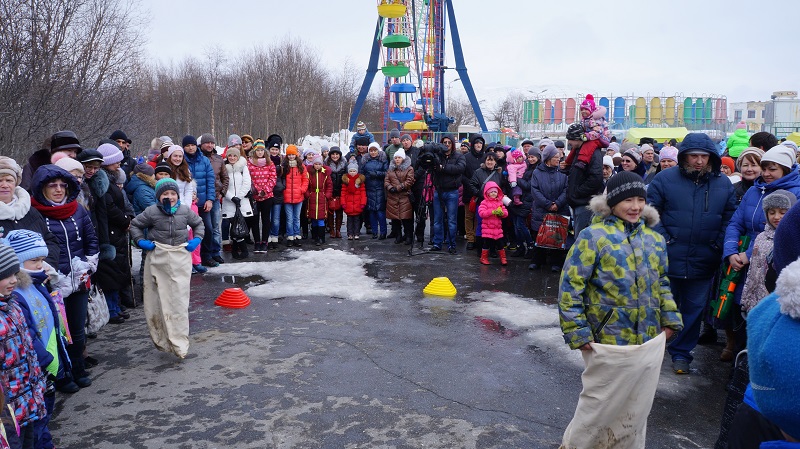Бег в мешках, Фото с места события собственное