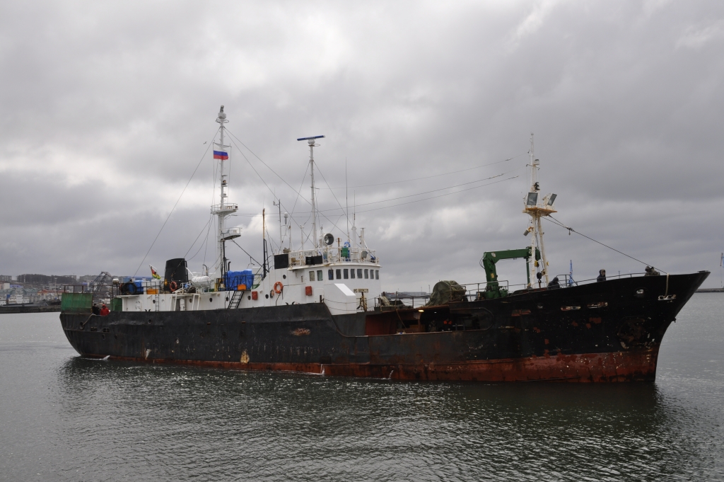 Задержанное судно, Фото с места события из других источников
