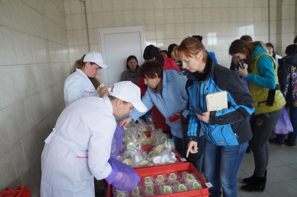 Сыры можно было не только попробовать, но и купить, Фото с места события собственное