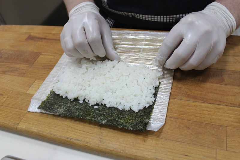 Главное "оружие" мастера роллов – макису, Фото с места события собственное