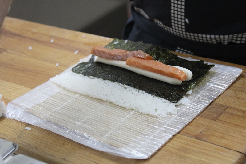 Сочетание сыра и лосося не только вкусно, но и вполне диетично, Фото с места события собственное