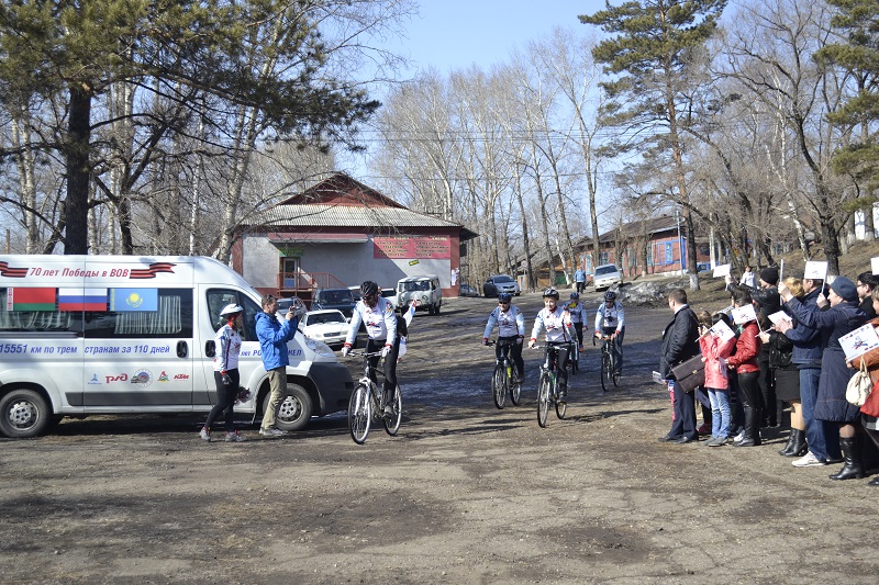 Участники международного велопробега к 70-летию Победы "припарковались" в г. Облучье ЕАО, Фото с места события из других источников