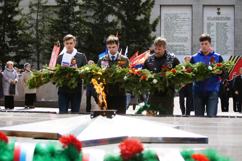 Возложение гирлянды, Фото с места события собственное