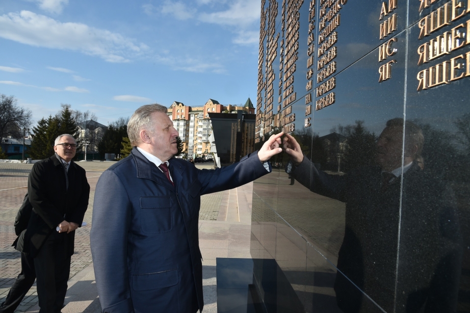 Готовность комплекса к празднованию 70-летия Победы оценил губернатор Вячеслав Шпорт Пресс-служба губернатора и правительства Хабаровского края