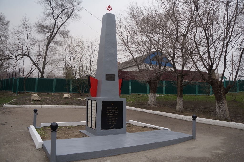 Памятник воинам-односельчанам отреставрировали, Фото с места события собственное