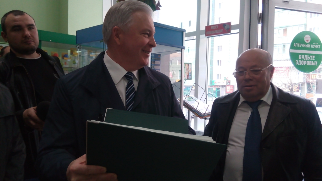Нужно, чтобы аптека не пыталась продать самое дорогое лекарство - глава Бурятии, Фото с места события собственное