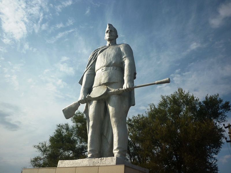Памятник в поселке Красноармейский, Фото с места события из других источников