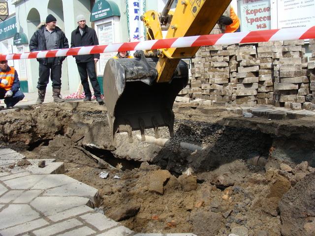 Провалившийся тротуар в центре Владивостока Юрий Евдан