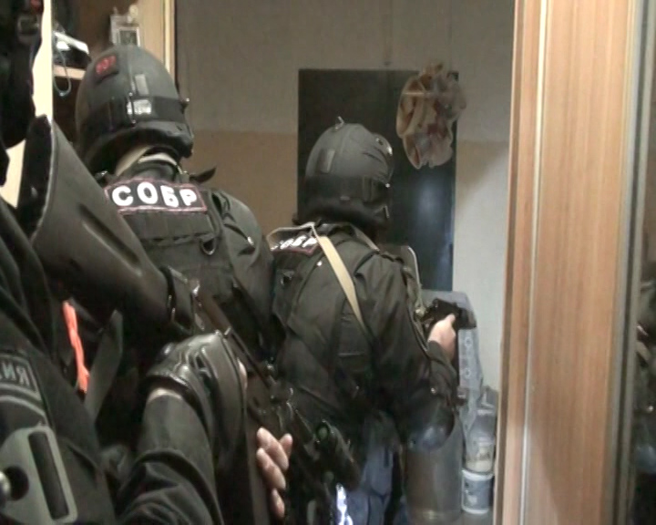 "Смотрящего" с членами группировки задержал СОБР в Дальнегорске, Фото с места события из других источников