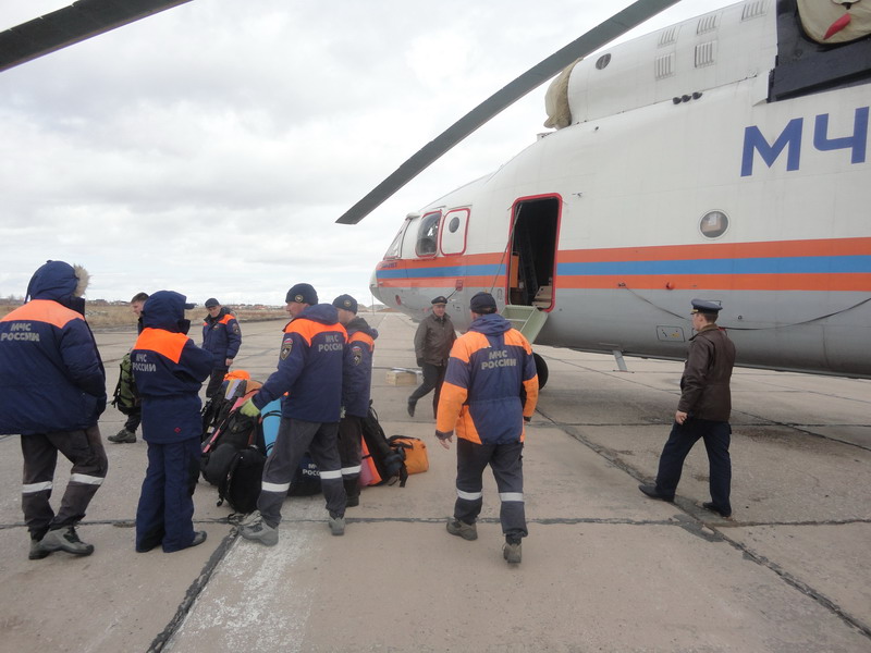 Вертолет Ми-26 со спасателями Дальнего Востока прибыл в Якутию, Фото с места события из других источников