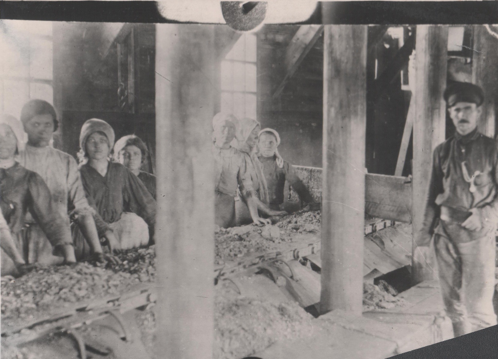 В годы войны на шахтах Приморье работали женщины, Фото с места события из других источников