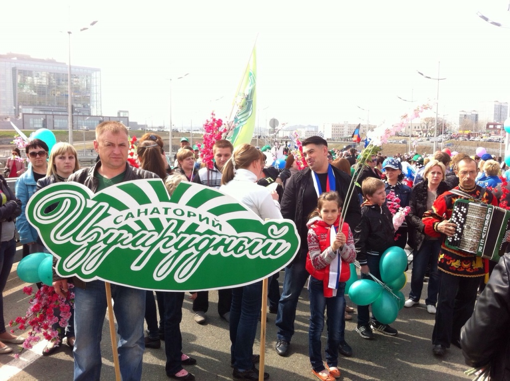 Праздничные колонны, Фото с места события из других источников