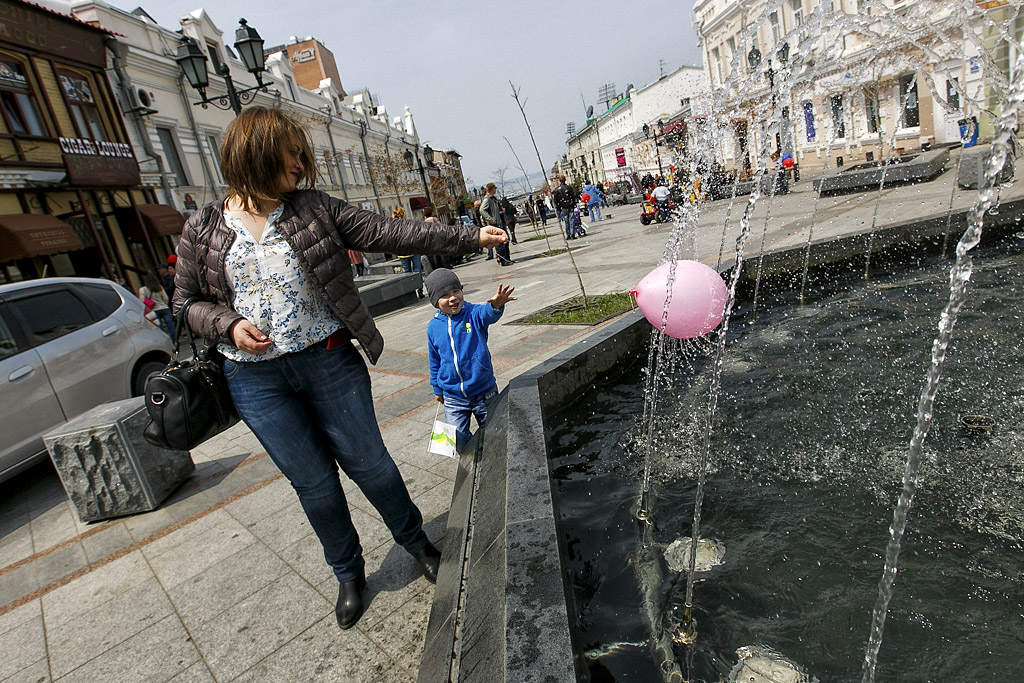 Довольные открытием горожане, Фото с места события собственное