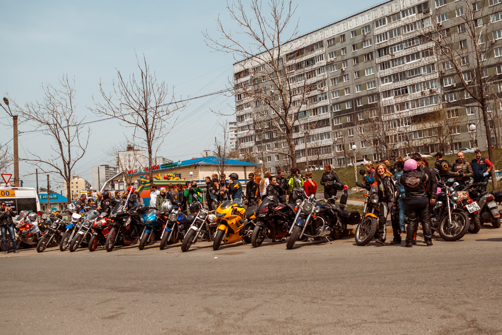 В заезде приняло участие около 30 байкерш Владивостока, Фото с места события собственное