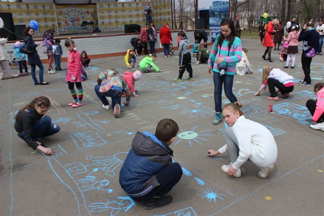 Конкурс рисунков на асфальте, Фото с места события собственное