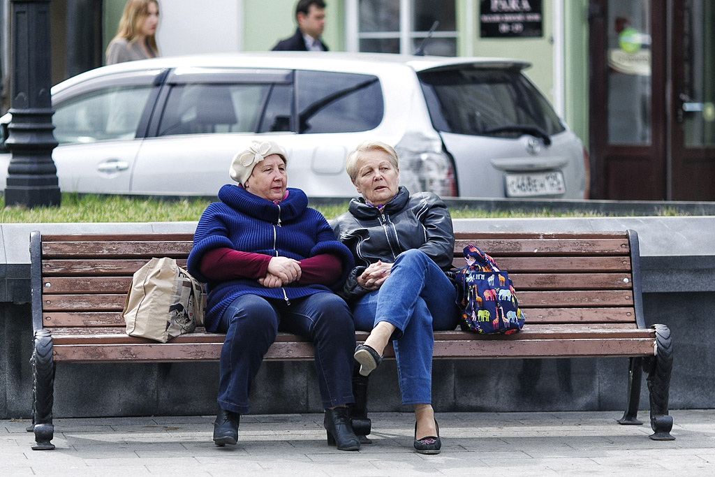 Некоторые владивостокцы еще не сняли свои головные уборы, Фото с места события собственное