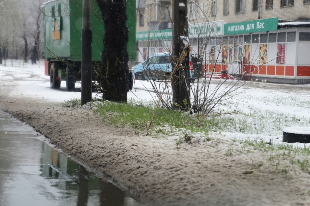 Снегопад обрушился на Хабаровск в разгар мая, Фото с места события собственное
