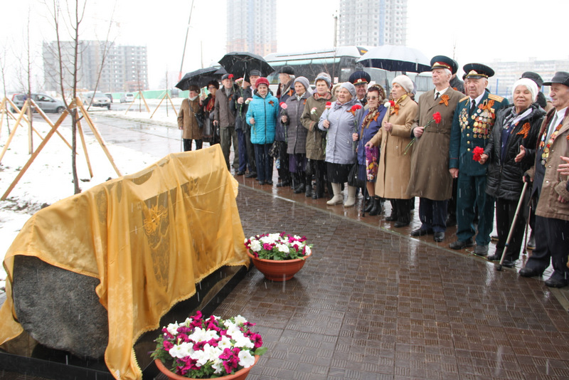 Аллею Памяти "70 лет Победы" открыли в микрорайоне "Строитель" в Хабаровске, Фото с места события из других источников