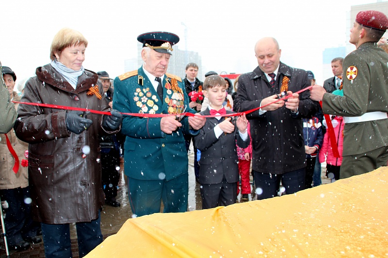 Аллею Памяти "70 лет Победы" открыли в микрорайоне "Строитель" в Хабаровске, Фото с места события из других источников