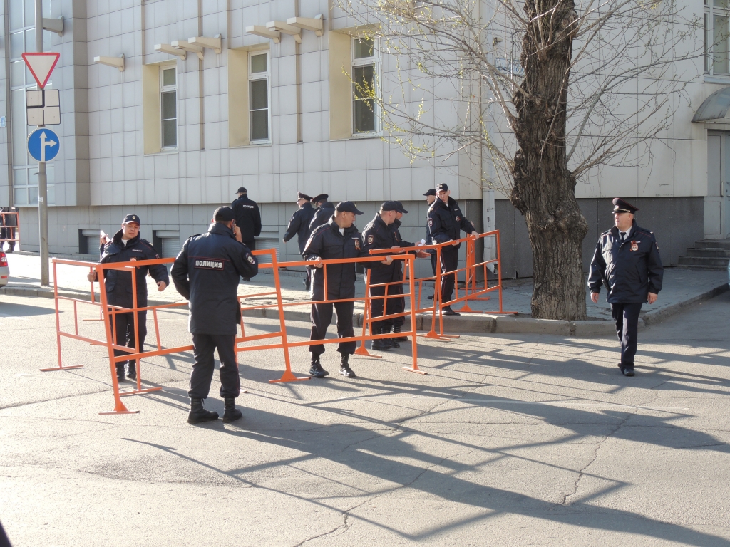 К репетиции парада в честь 70-летия Великой Победы готовятся в сквере Кирова, Фото с места события собственное