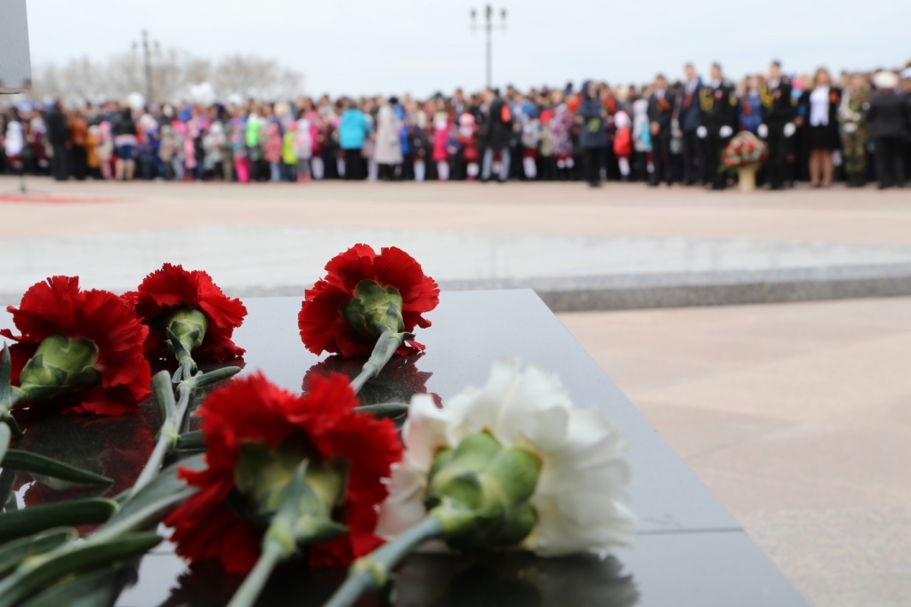 Белоснежных голубей запустили в небо над Хабаровском, Фото с места события собственное
