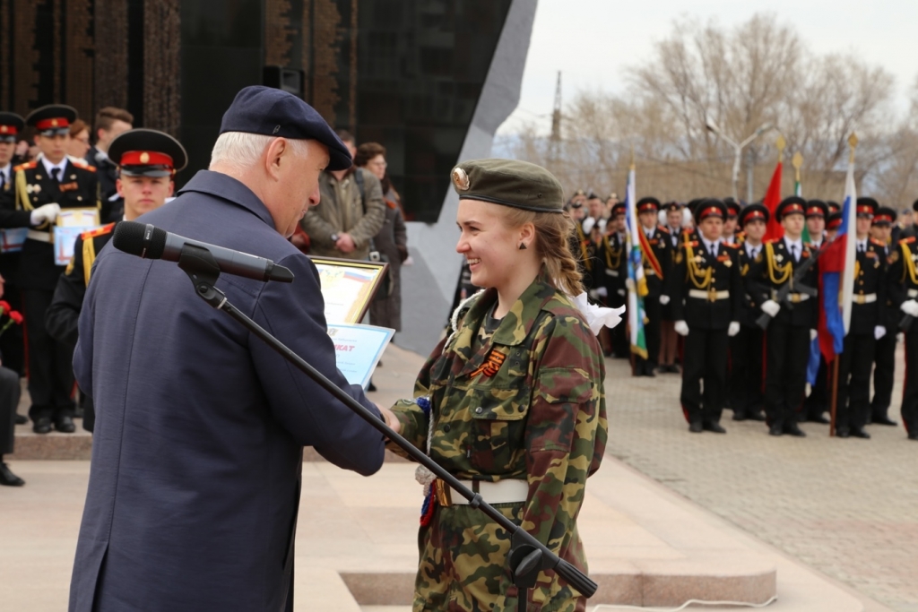 Белоснежных голубей запустили в небо над Хабаровском, Фото с места события собственное