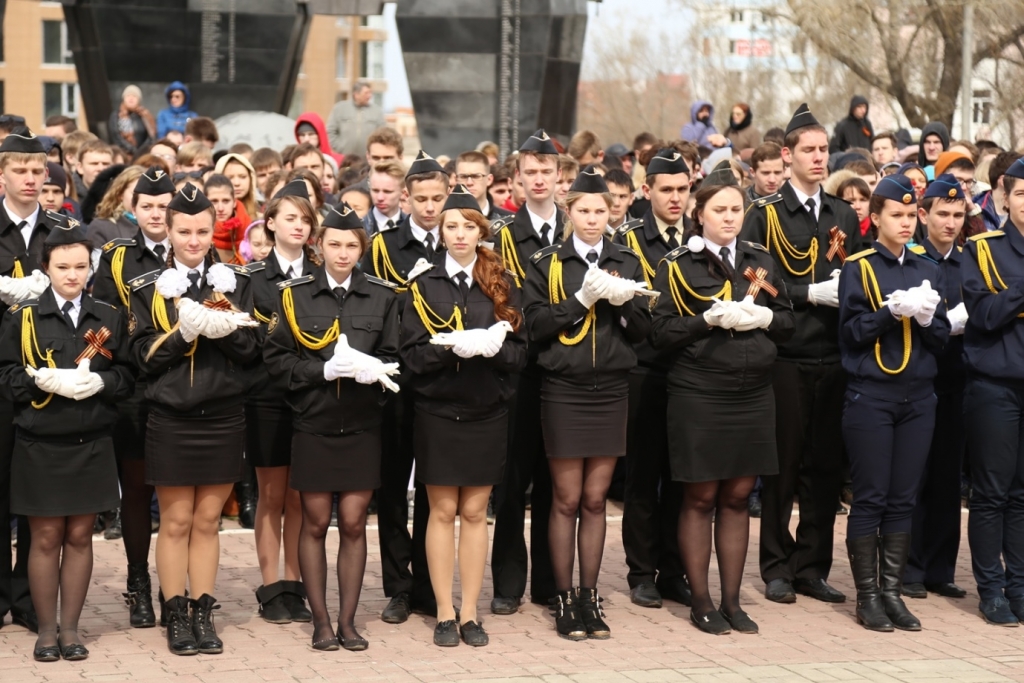Белоснежных голубей запустили в небо над Хабаровском, Фото с места события собственное