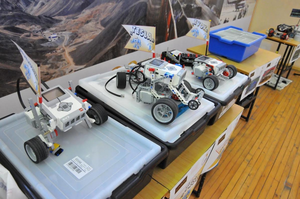 Роботы, Фото с места события из других источников