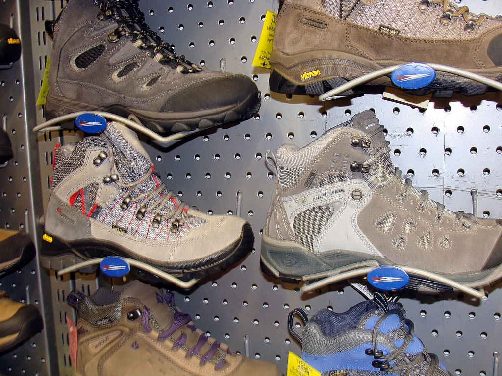 "Тибет", магазин для путешественников, туристическая обувь, Фото с места события собственное