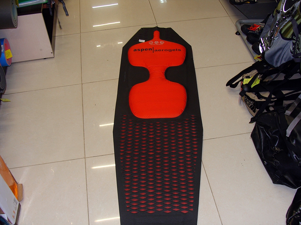 "Тибет", магазин для путешественников, анатомическая "пенка", Фото с места события собственное