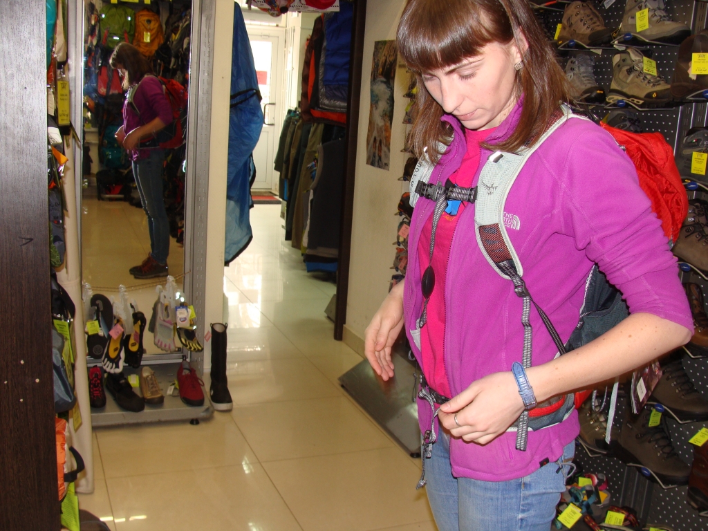 "Тибет", магазин для путешественников, "штурмовой" рюкзак, Фото с места события собственное