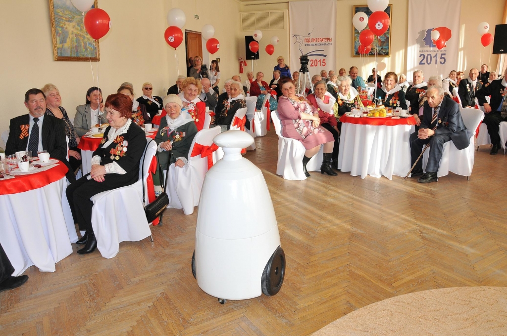 Современной изюминкой стало поздравление от робота "Библио-Гоши", Фото с места события из других источников