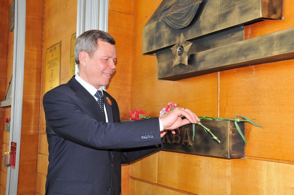 Мэр Магадана Сергей Абрамов, Фото с места события из других источников