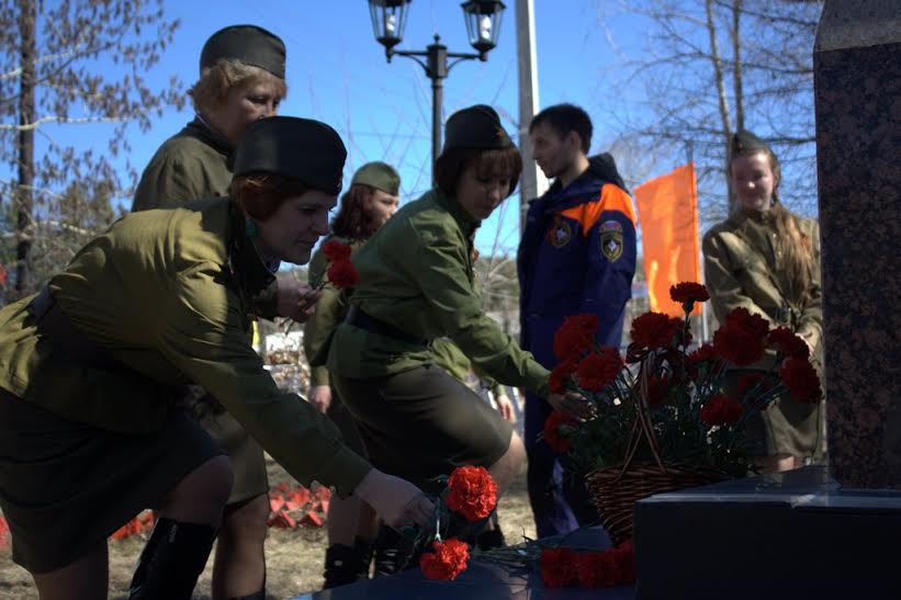 Возложение цветов, Фото с места события из других источников