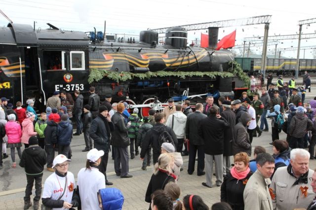 Ретро-поезд "Победа" накануне Победы отправился со станции Хабаровск-1, Фото с места события из других источников