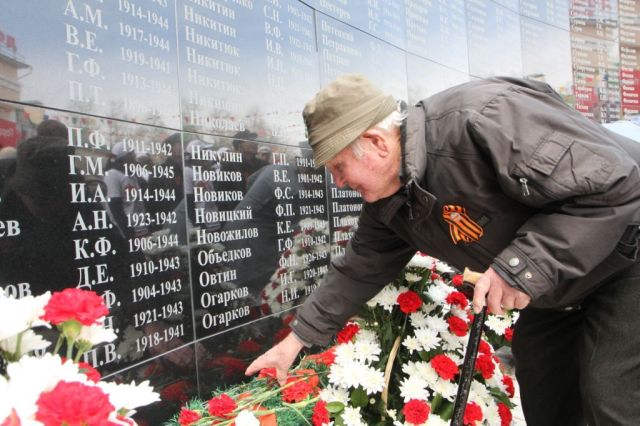 Ретро-поезд "Победа" накануне Победы отправился со станции Хабаровск-1, Фото с места события из других источников