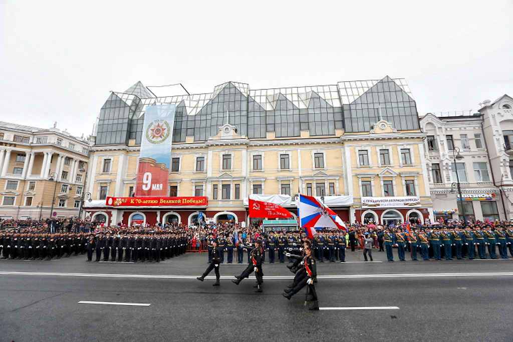 Парад Победы во Владивостоке, Фото с места события собственное