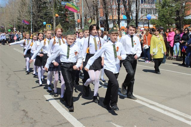 Костюмированный плац-парад в Биробиджане посвятили Дню Победы, Фото с места события собственное