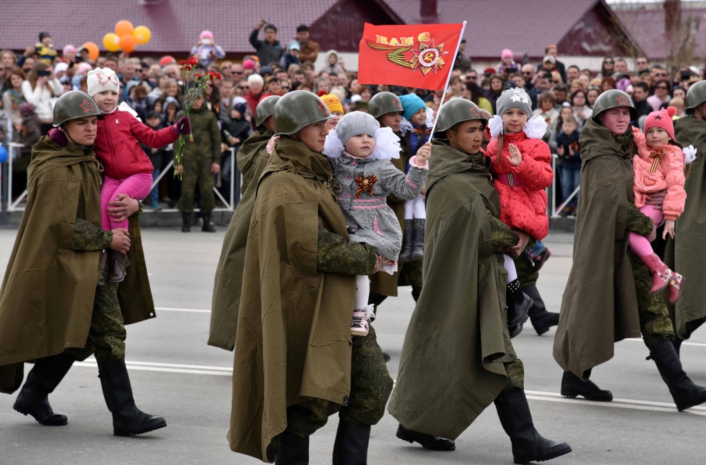 Митинг и парад в День Победы, Фото с места события собственное