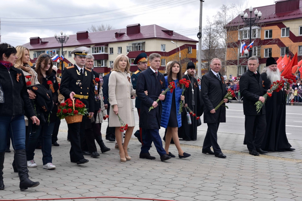 Митинг и парад в День Победы, Фото с места события собственное