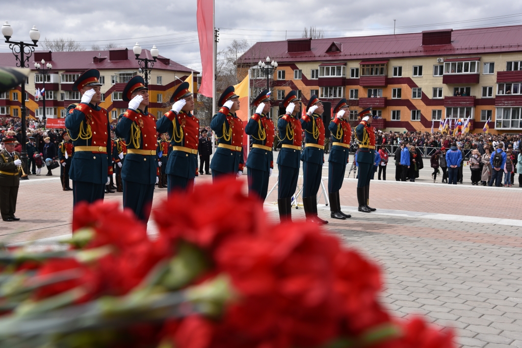 Митинг и парад в День Победы, Фото с места события собственное