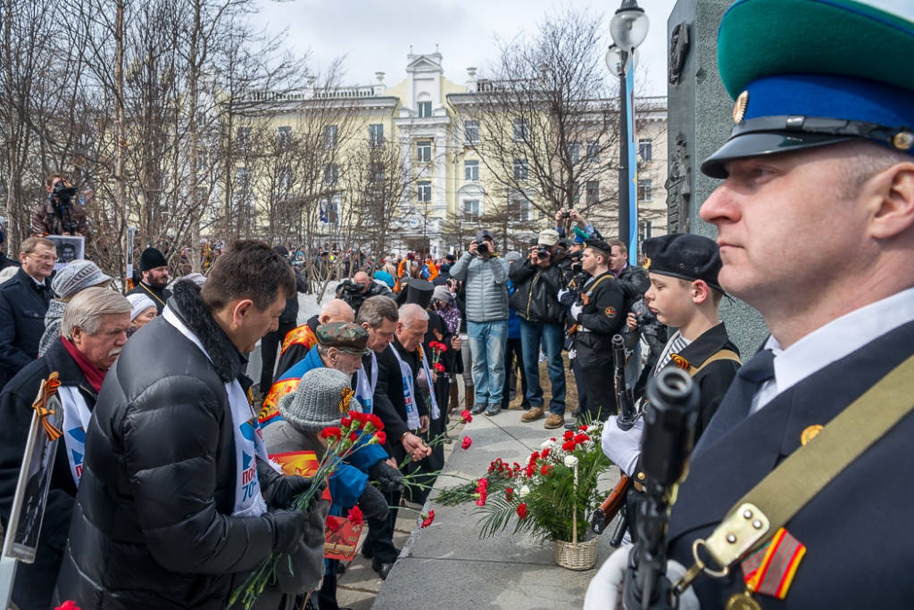 Возложение цветов у стелы Славы, Фото с места события собственное