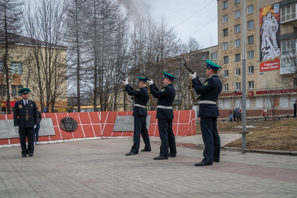 Ружейный салют, Фото с места события собственное