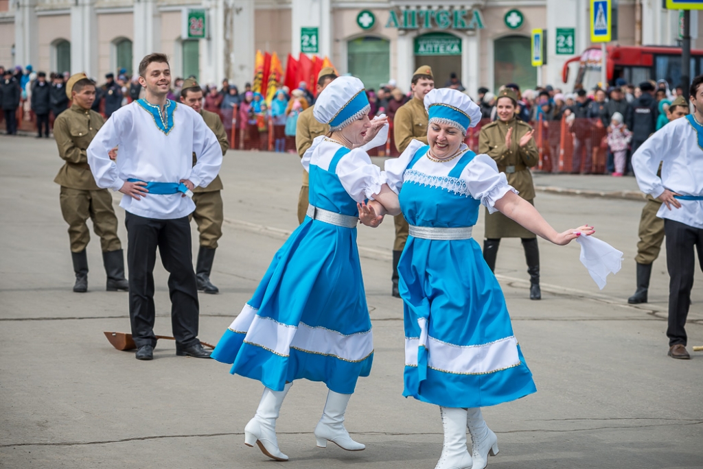 Магаданские творческие коллективы подготовили для ветеранов специальную праздничную программу, Фото с места события собственное
