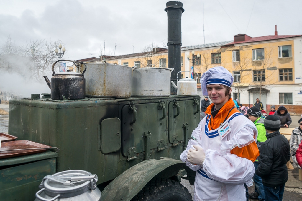 Для магаданцев развернули полевую кухню, Фото с места события собственное