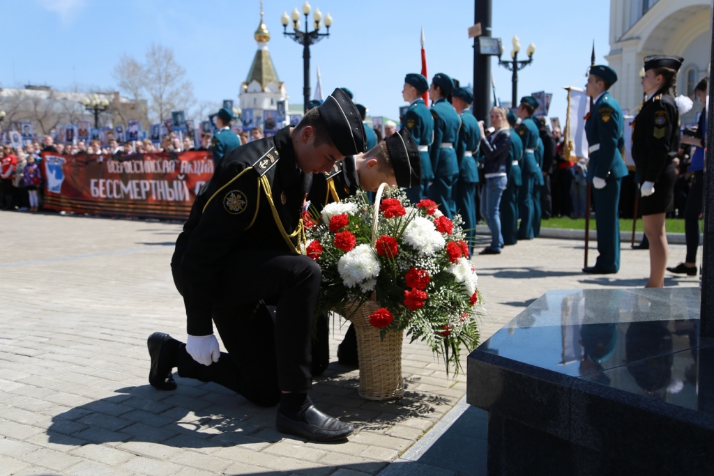 Тысячи хабаровчан пронесли фотографии свои предков - ветеранов в дань светлой памяти, Фото с места события собственное